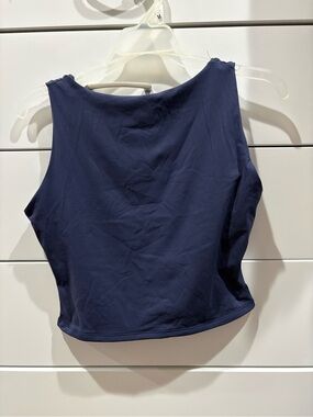 Low-Impact Navy Sports Crop Top for Women
